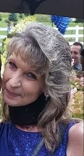 Roxanne Thompson's Instagram, Twitter & Facebook