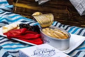 The traditional christmas meal which is eaten on christmas eve in spain is turkey stuffed with truffles. 24 Last Minute Christmas Meal Kits Takeout And More 303 Magazine