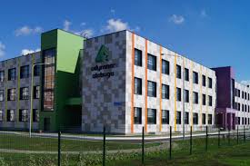 Школа входит в первый полилингвальный образовательный комплекс. I Eshe Hotyat Chtoby Ya Molchala V Tatarstane Mat Uchenika Shajmievskoj Shkoly Kotoromu Slomali Nos Na Peremene Trebuet Navesti Tam Poryadok Vechernyaya Kazan