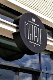 Belgium S Finest Een Bar Uit De Boekjes Signage Design Restaurant Signage Signage