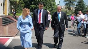 Nëse prisni që dhe basha të ik sic ka ikur sali berisha, atëherë është mirë të mos ik se do lërë një më të keq se vetja, që ta ketë në kontroll. Basha Berisha E Kryemadhi Akoma Deputete Djegia E Mandateve Ne Zyrat E Opozites Shqiptarja Com