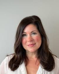 Julie Lemos's Instagram, Twitter & Facebook