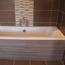 A Brown Coloured Ceramic Wall Tile With A Freckle Travertine Natural Stone Effect Has A Large Format Brown Matt Finish With Subtle Markings That Baie Faianță
