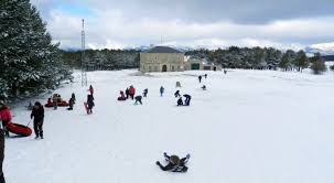 Ver nevar en madrid se ha convertido en prácticamente todo una anécdota. Sitios Y Trucos Para Ir De Excursion A La Nieve En Familia En Madrid