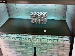 Gta online is a game around obtaining racks of cash to buy the most lavish of items. Is There A Way To Get Ur Office Safe Full Of Cash Again It Looks Way Better With Cash Gtaonline