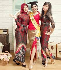 Trend terkini baju gamis modern wanita indonesia meliputi corak warna yang terang seperti cream, biru, merah muda, ungu dan hitam, hingga ada juga gamis motif batik. Detail Gambar 30 Model Baju Sasirangan Wisuda Model Baju Terbaru Dan Updat