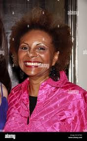 Leslie Sutton's Instagram, Twitter & Facebook