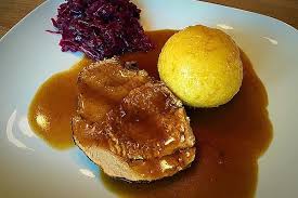 Frankischer Schweinebraten Mit Dunkler Brotsosse Von Derkuchensklave Chefkoch Rezept In 2020 Schweinebraten Essen Und Trinken Rezepte Leckeres Essen