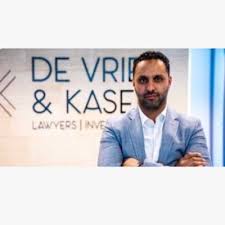 Khalid kasem raakte in opspraak door beschuldigingen dat hij vertrouwelijke informatie uit strafdossiers heeft gelekt aan handlangers van ridouan taghi. Mr Kasem Khalidkasem Twitter