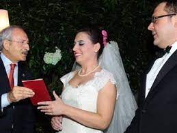 Eşinin ölümünün ardından güldal mumcu da, onun anısını yaşatmak adına bir takım çalışmalara başkanlık etmiştir. Kilicdaroglu Ugur Mumcu Nun Kizinin Nikah Sahidi Oldu