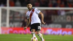 Se desempeña como lateral izquierdo y su club actual es river plate de la primera división de argentina. El Renacer De Milton Casco As Argentina
