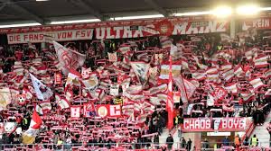 Borussia dortmund concede fewer goals on average against mainz than versus any other bundesliga side (0.89). Mainz Vs Bvb Im Tv Und Livestream Borussia Dortmund Gastiert Heute Bei Fsv Mainz 05 News De