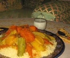 Couscous Mit Rindfleisch Und Gemuse Marokkanisch Essen Rezept Marokkanisches Essen Marokkanische Rezepte Couscous