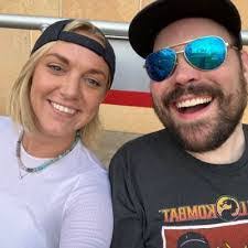 Peter Licari's Instagram, Twitter & Facebook