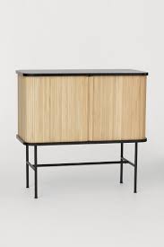 Schrank Mit Lamellenturen Schwarz Beige H M De In 2020 Lamellenturen Kuchenschrank Lamellen