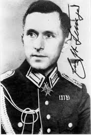 Ernst Jünger: aristokrat zákopů, revoluční nacionalista, tvůrce magické  prózy