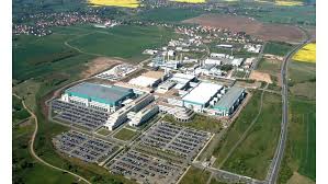 Globalfoundries was created by the divestiture of the manufacturing arm of advanced micro devices (amd). Auslagerung Amds Chipfertiger Heisst Globalfoundries Channelpartner De