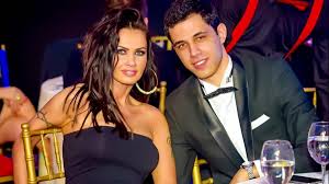 Oana zăvoranu arată de vreo 30 ani, dar are mult mai mult de atât! Oana Zavoranu S A Impacat Cu Sotul Alex Ashraf De Craciun