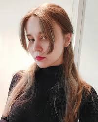 Elena Ross's Instagram, Twitter & Facebook