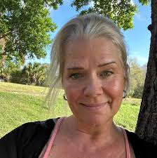 Vicki Farnham Perham - Licensed Clinical Social Worker | Headway
