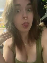 My name is Ellie Ward. I'm gonna be 19 in July. I'm super flexible and  enjoy spontaneous adventures. I like hanging out with people. I love nature  and animals. Judgement free. Favorite