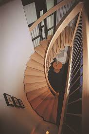 « cette version définitive du nu descendant un escalier, peinte en janvier 1912, fut la convergence dans mon esprit de divers intérêts, dont le cinéma, encore en enfance, et la séparation des positions statiques dans les rampe :l'escalier continue. Escaliers Batidoc Ch