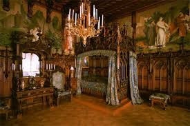 Victorian furniture and architecture style was very popular in the second half of the nineteenth century. Gothic Bedroom Viktorianskaya Spalnya Zamok Nojshvanshtajn Goticheskaya Mebel