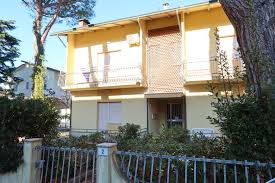 Affittiamo a Pinarella di Cervia appartamento in piccola palazzina