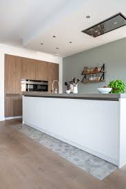 studio binnen interior design project nieuwbouw woning houten keuken kitchen kookeiland modern industrial modernd keuken vloeren keuken ontwerp keuken