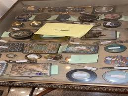 فيما قال خالد أبو بكر، محامي مالك شقة الزمالك في تصريحات صحفية، إنه فوجئ بـحملة إعلامية ضخمة جدا على موكله، وعلى نجله، استباحت حرمة بيته، وشككت في ذمتهما. Oktto Lkqecjem