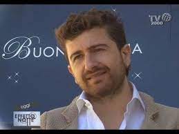 Esordisce al cinema grazie a maurizio nichetti con ho fatto splash (1980). Alessandro Siani Ci Racconta La Sua Buona Luna Youtube