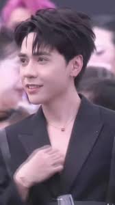 Tìm kiếm tình yêu chân chính giữa vòng tay hàng triệu người