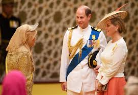 Последние твиты от royal family brunei (@kerabat_draja). The Royal Family A Twitter The Sultan Of Brunei Marks 50 Years On The Throne This Year Becoming The World S 2nd Longest Reigning Monarch Behind Queen Elizabeth Ii Https T Co C1y1bwryvv