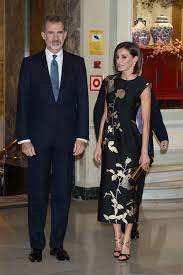 Check spelling or type a new query. Odetsya Kak Koroleva Ispanii Leticiya L Officiel