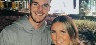 Rice slikt walgelijke gezangen: X reageert vernietigend