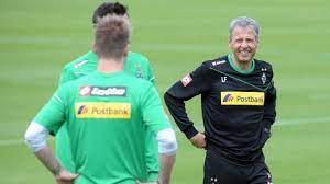 Lucien favre lernt gerade schmerzhaft aufs neue, wie es ist zu verlieren. Vertragsverlangerung Bis 2015 Lucien Favre Bleibt Gladbach Treu Sport Sz De