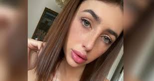 La modella ITALIANA del video con un minorenne su Onlyfans riceve una  sonora punizione - Powned.it