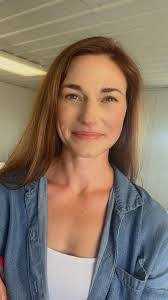 Laura Cleven's Instagram, Twitter & Facebook