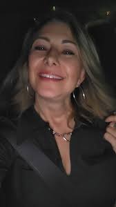 Hello y'all 🙋🏻‍♀️ Single, 48 years wise and live in N. Peoria☀️ Love  anything outdoors and all social settings, I'm definitely a people person  and enjoy being extroverted and having a great