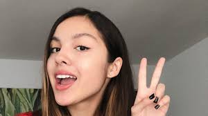 I'm 18 years old and writing songs is my favorite thing to do in the world. High School Musical Star Olivia Rodrigo Kusst Neuen Freund Promiflash De