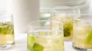 Cocktails entstanden in nordamerika eigentlich auch eher aus der not heraus, weil sich das angebot an spirituosen auf den doch auch die jahreszeit ist für die popularität bestimmter getränke ausschlaggebend. Sommer Cocktails Essen Und Trinken