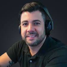 Andre Coutinho's Instagram, Twitter & Facebook