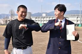 【甲子園】智弁学園４番山下が先制二塁打「入ると思ったがちょっと悔しい」 2021/08/11 12:35 智弁学園対倉敷商 4回表智弁学園無死一塁、左越えに先制適時二塁打を放つ山下（撮影・上田博志） æ€ã„ã‚'ã¤ãªã ä¸»å°†ã‹ã‚‰ä¸»å°†ã¸ æ™ºå¼å­¦åœ' æ—¥æœ¬ä¸€ çµ¶å¯¾ã‹ãªãˆã¦ ç™½çŸ³é™¸ å‰ä¸»å°†ã«èžã å¥ˆè‰¯ æ¯Žæ—¥æ–°èž