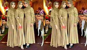 Kebaya brokat yang merupakan baju tradisional indonesia, kini tak lagi dipandang sebagai busana kuno yang bikin penampilan tua dan tak gaya. Model Gamis Brokat Kombinasi Satin Yang Direkomendasikan Untuk Anda Harapan Rakyat Online