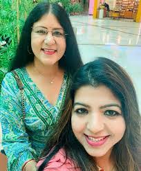 Alyssa Phares's Instagram, Twitter & Facebook