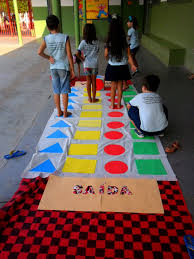 Brinque com seus amigos e confira quem é o mais rápido em fazer contas de cabeça! Escola Lizamara Aparecida Oliva De Almeida Jogos Com Formas Geometricas Garantiu A Diversao Das Criancas