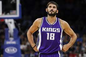 He is under contract with the cleveland cavaliers, but is playing for maccabi tel aviv b.c. Rumor Celtics Interested In Omri Casspi Celticsblog