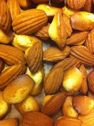 Les Madeleines De La Biscuiterie Lolmede A Angouleme Macaron Coco Biscuiterie Cuisine Francaise