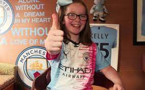 The online shop features the latest sporting products from the etihad stadium, everything you need is available from one destination. Manchester City Trikot Designwettbewerb Schulerin Lucy Beth Gewinnt