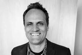 Best Business Travel Tips: Flight-Tracking Apps, AirTags, and Packing Light 